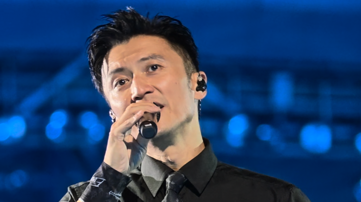 谢霆锋演唱会结尾大屏出现“The show must go on”字幕 谢霆锋演唱会结尾大屏出现“The show must go on”字幕