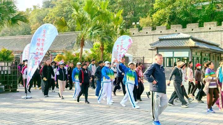 赏景、健身两不误,千余人居庸关长城登高! 赏景、健身两不误,千余人居庸关长城登高!