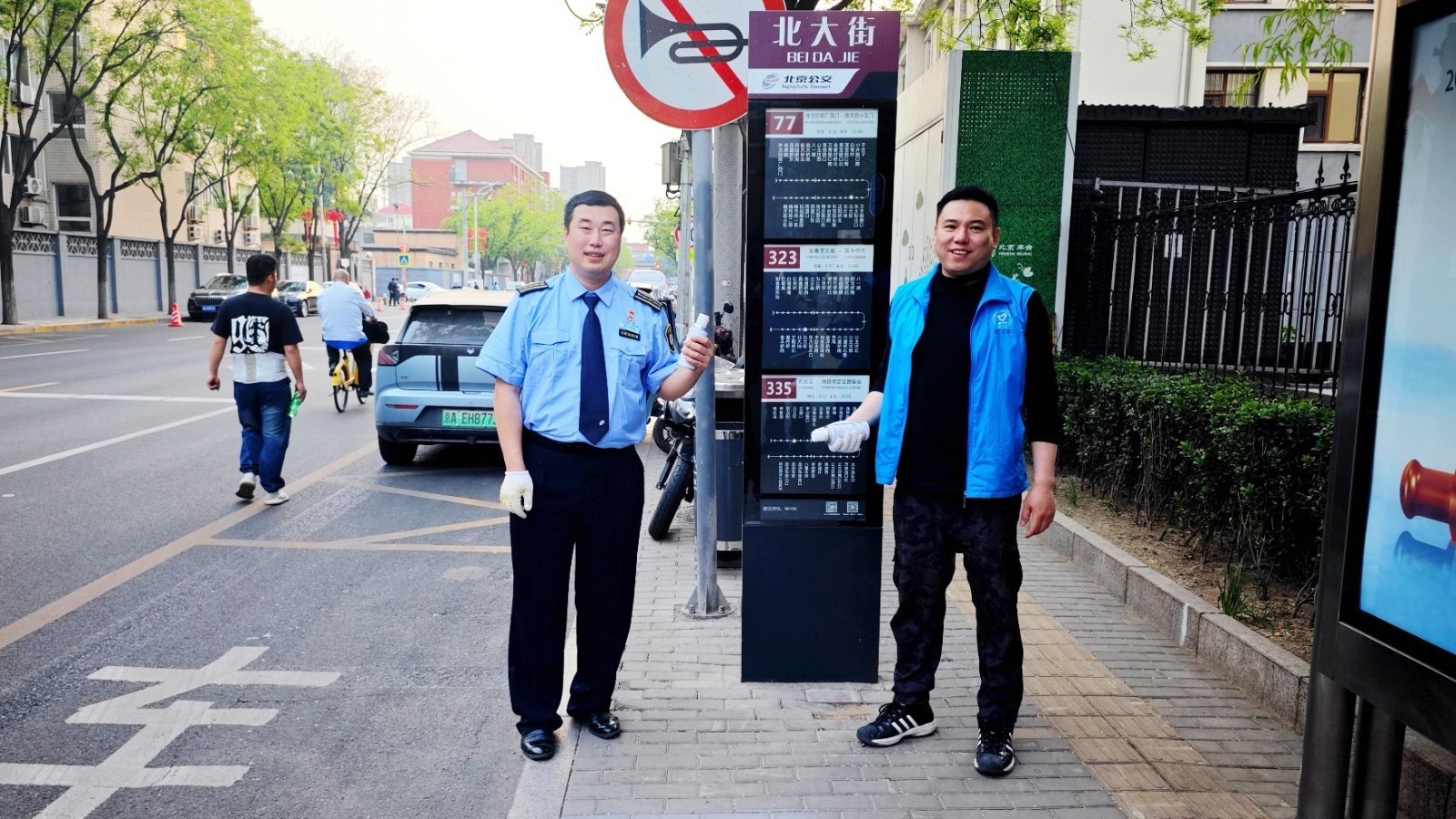 脚步丈量百里路 温情守护每一程 脚步丈量百里路 温情守护每一程