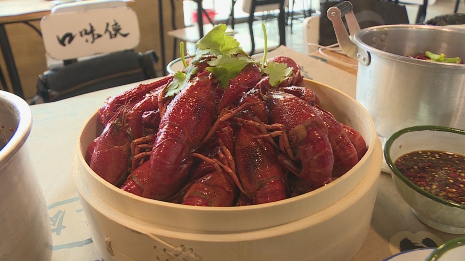 小龙虾也能生腌? 医生:不推荐 小龙虾也能生腌? 医生:不推荐