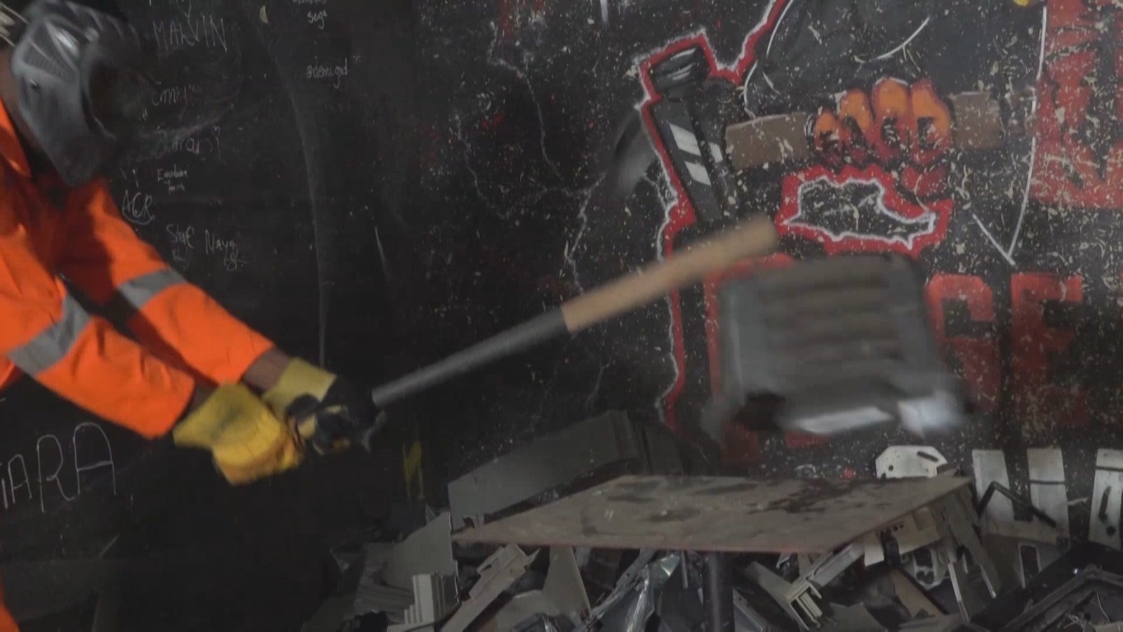 释放压力 加纳“愤怒屋”走红 释放压力 加纳“愤怒屋”走红