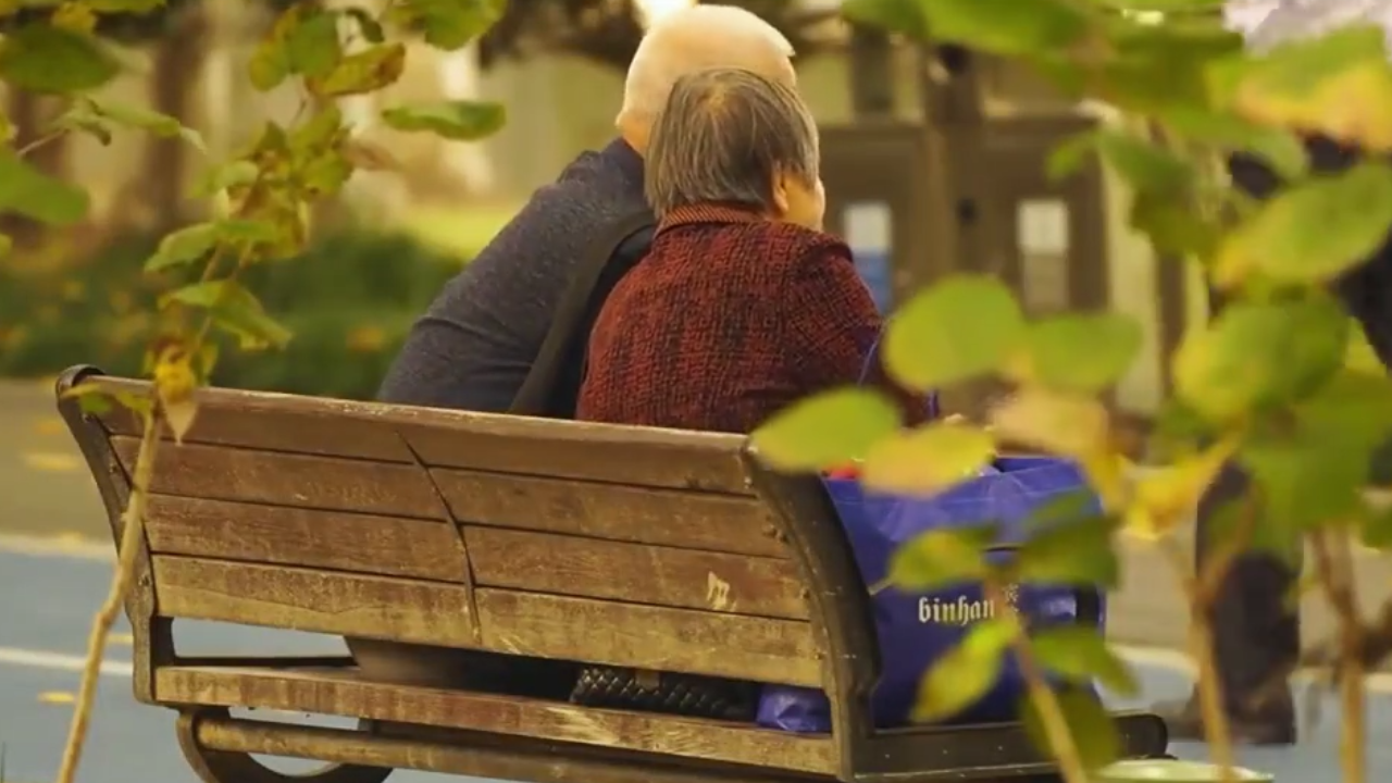 市政协委员余立新谈养老新概念“去互联网化” 市政协委员余立新谈养老新概念“去互联网化”