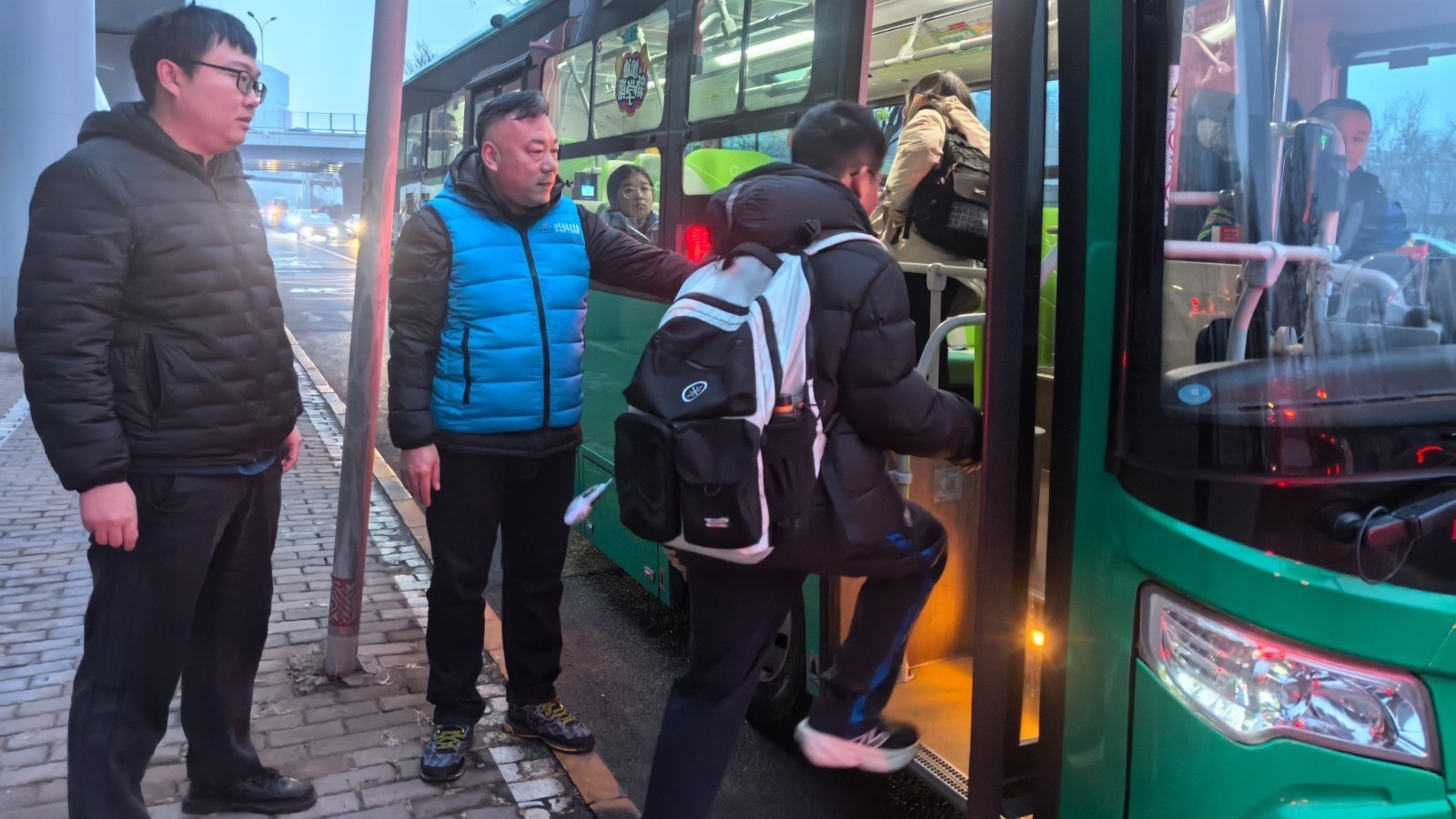 新增4条线路 全市通学公交已达303条