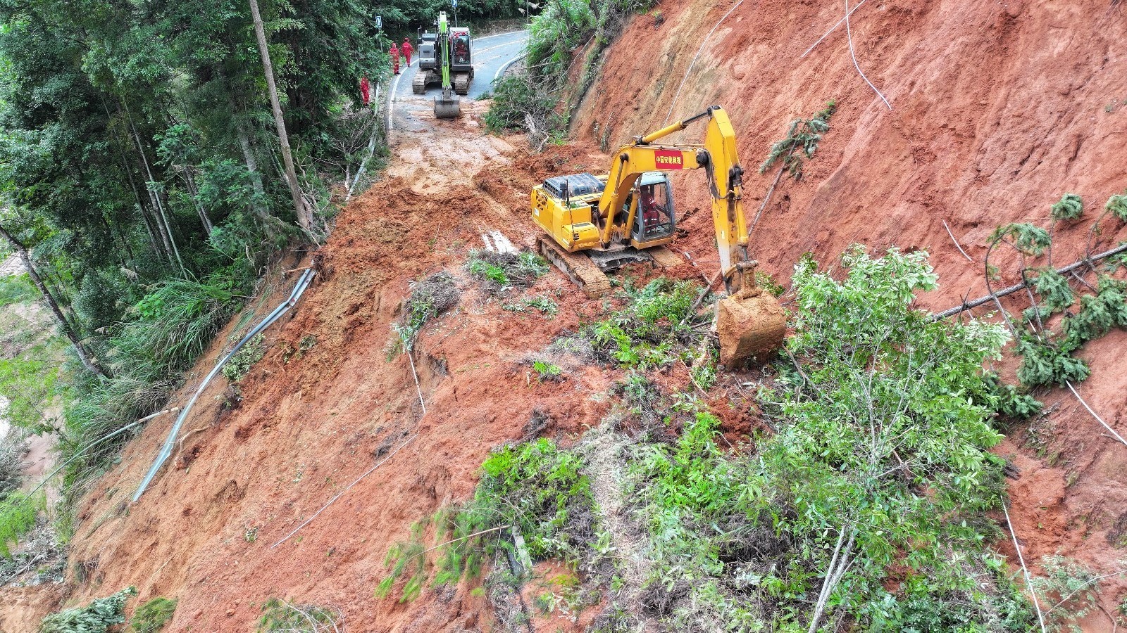 最新消息:中国安能二局成功抢通广东梅州泗水镇生命通道 最新消息:中国安能二局成功抢通广东梅州泗水镇生命通道