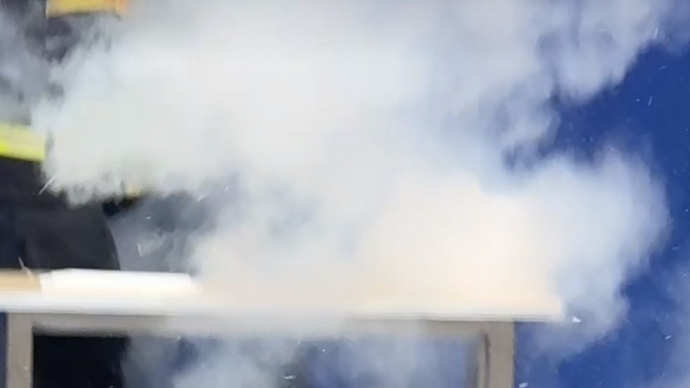 干冰升华会产生大量气体 千万别放密闭容器内！