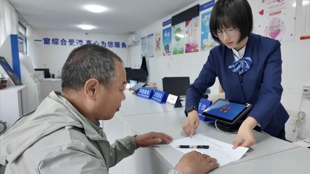 区级政务专员“蹲点”山区镇乡，提升群众办事便利度