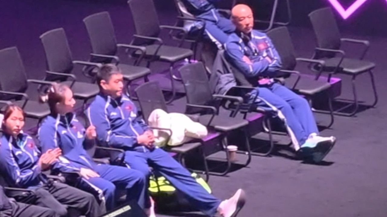 2026WTT重庆冠军赛女单1/8决赛 孙颖莎出战教练团松弛观赛画面超有趣