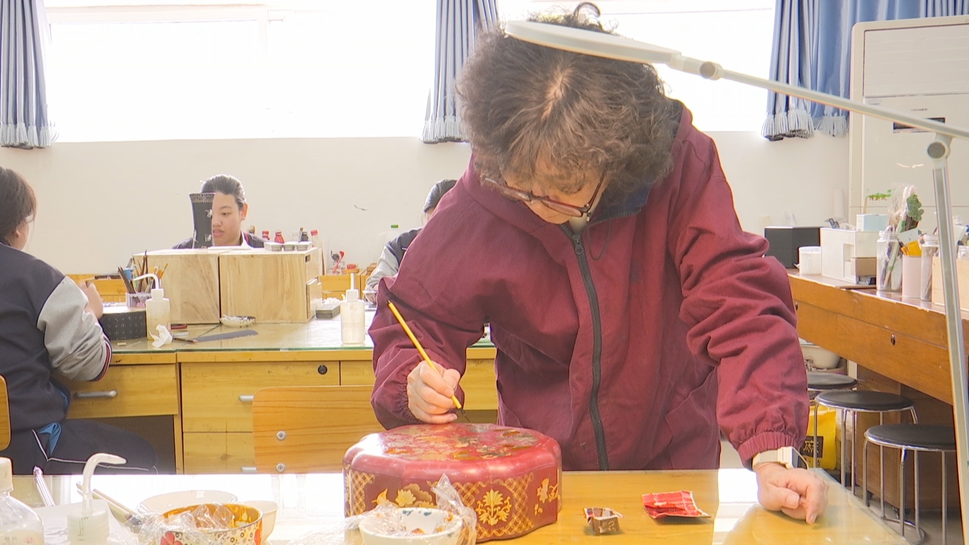 从学校到学院 工艺美术传承之路越走越宽 从学校到学院 工艺美术传承之路越走越宽