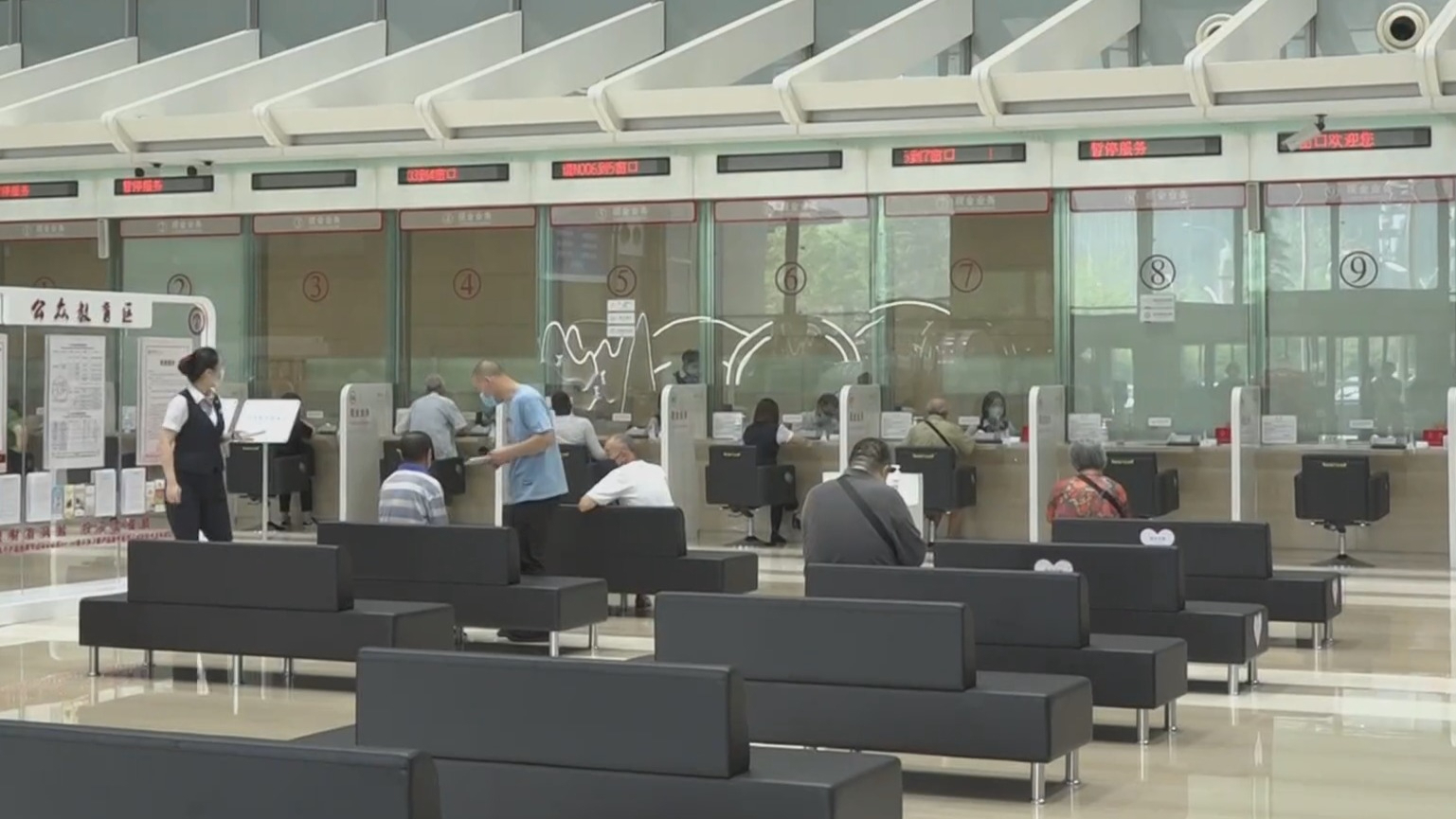 95个银行网点可办55项社保业务 95个银行网点可办55项社保业务