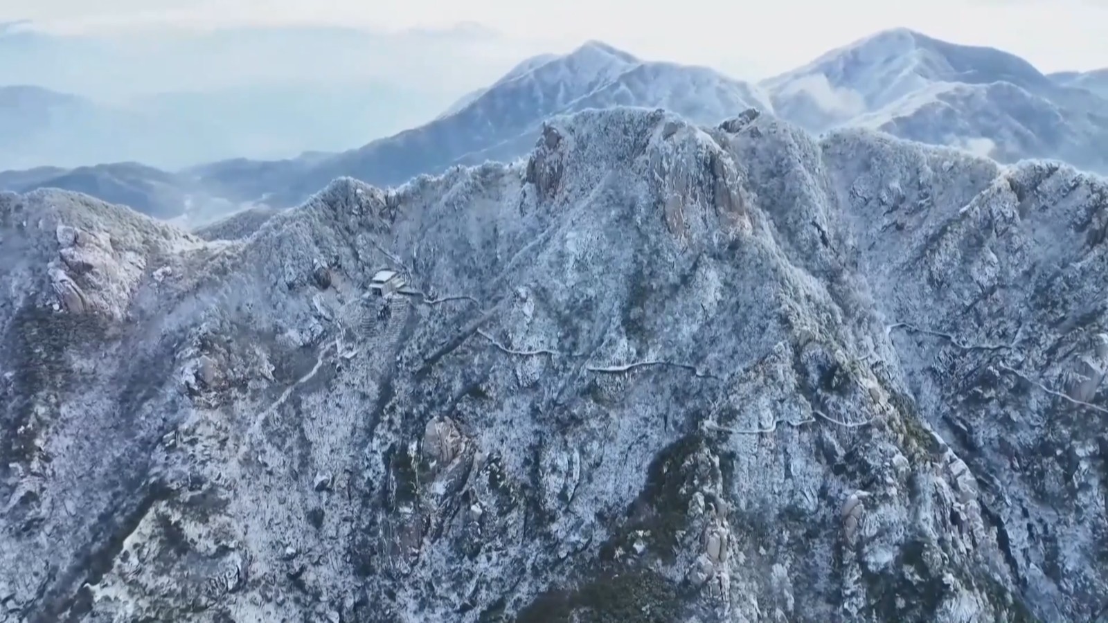 九华山花台景区雾凇云海奇观齐上线 错峰出游正当时! 九华山花台景区雾凇云海奇观齐上线 错峰出游正当时!