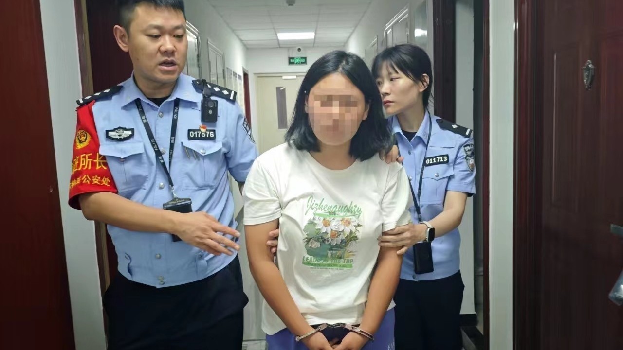 一女子因涉嫌盗窃旅客笔记本电脑被铁警刑事拘留