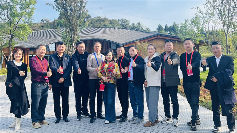 海内外文旅康养及重点企业代表齐聚武当仙山共觅产业发展新机 海内外文旅康养及重点企业代表齐聚武当仙山共觅产业发展新机