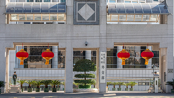 对菲律宾防长的制裁是否会影响中国未来对菲援助?外交部回应 对菲律宾防长的制裁是否会影响中国未来对菲援助?外交部回应
