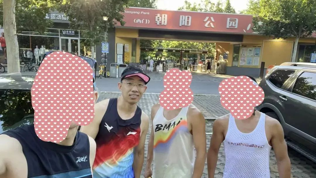 朝阳公园惊险5分钟：父亲当孩子面跳入水中！