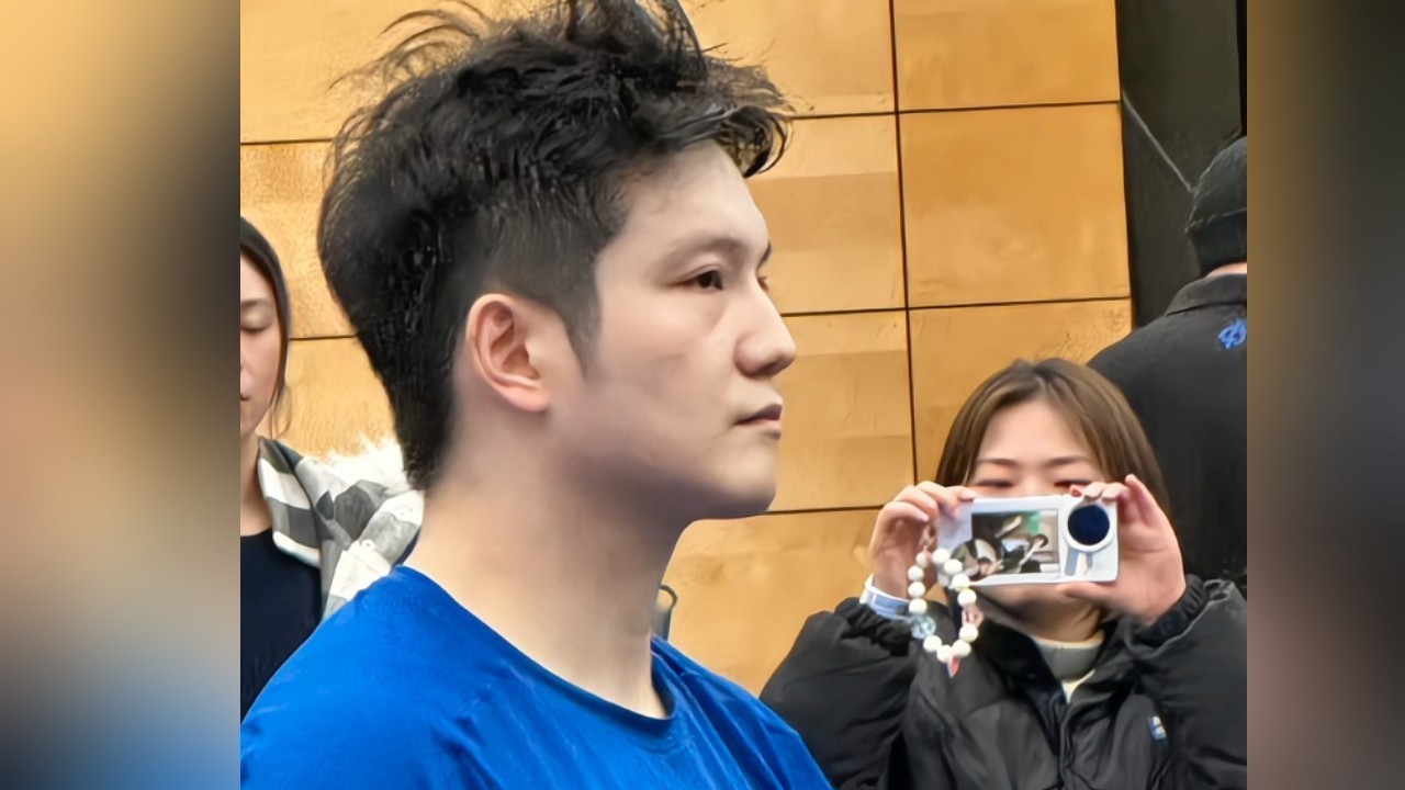 樊振东重返德甲赛场引爆现场热度 球迷追着拍不停 小姐姐忙着隔空合影