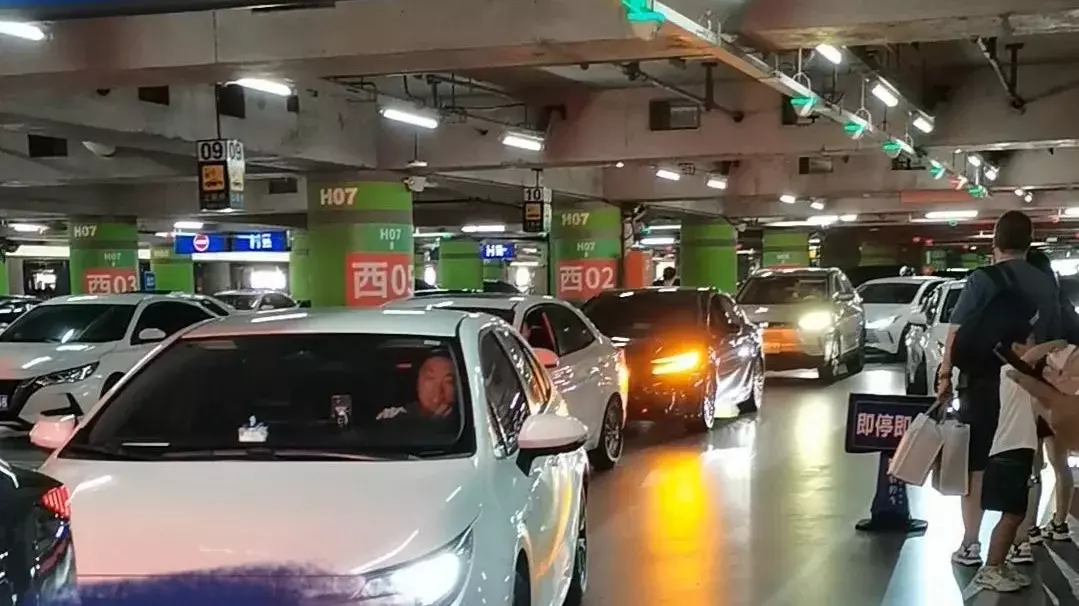 首都机场 T3 打网约车有多难? “每次去都特别痛苦……” 首都机场 T3 打网约车有多难? “每次去都特别痛苦……”