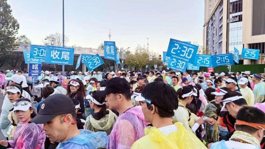 我在马拉松上收容车,本报记者独特体验 我在马拉松上收容车,本报记者独特体验