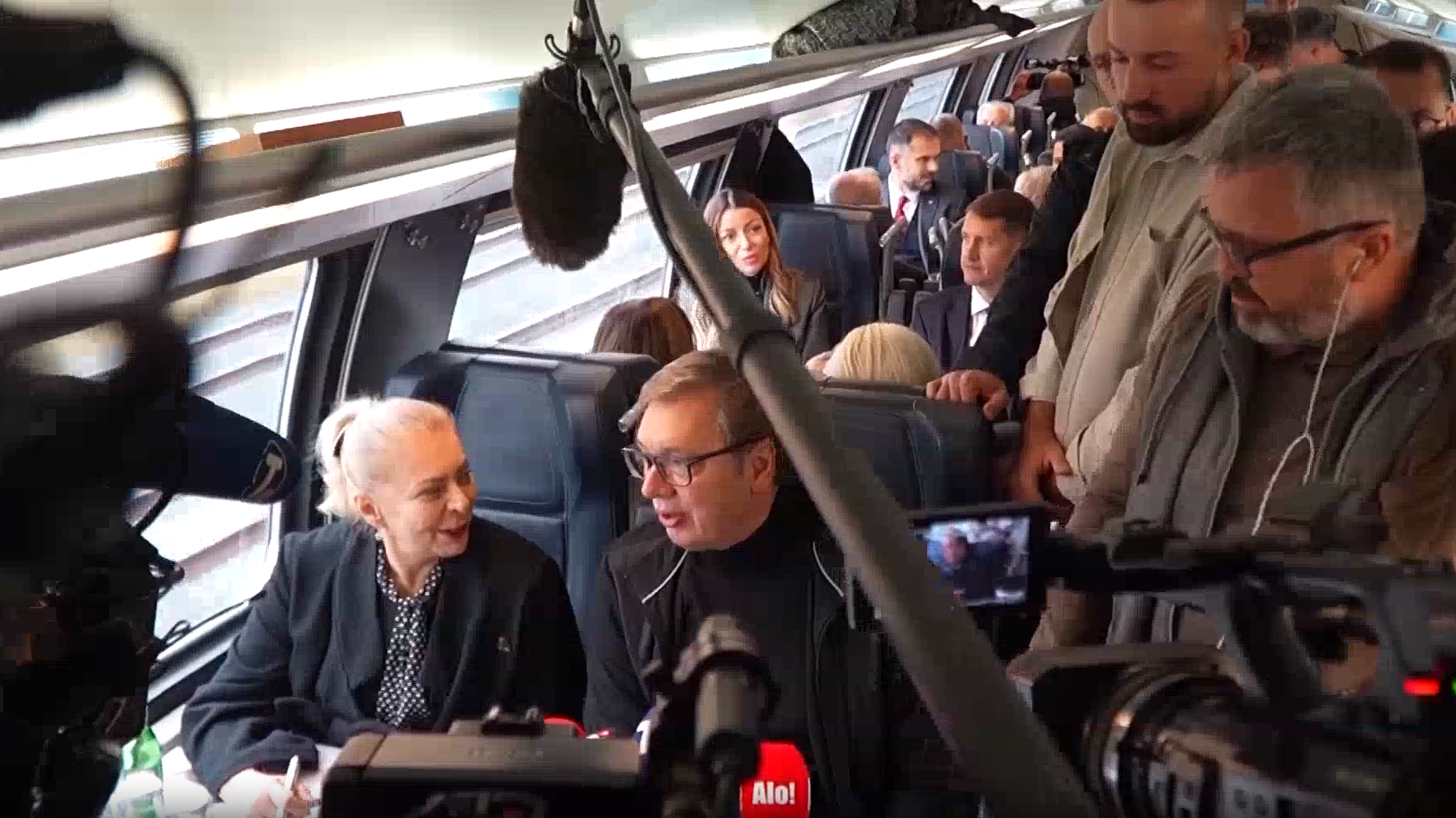 匈塞铁路塞尔维亚段全线通车 武契奇体验“中国速度” 匈塞铁路塞尔维亚段全线通车 武契奇体验“中国速度”