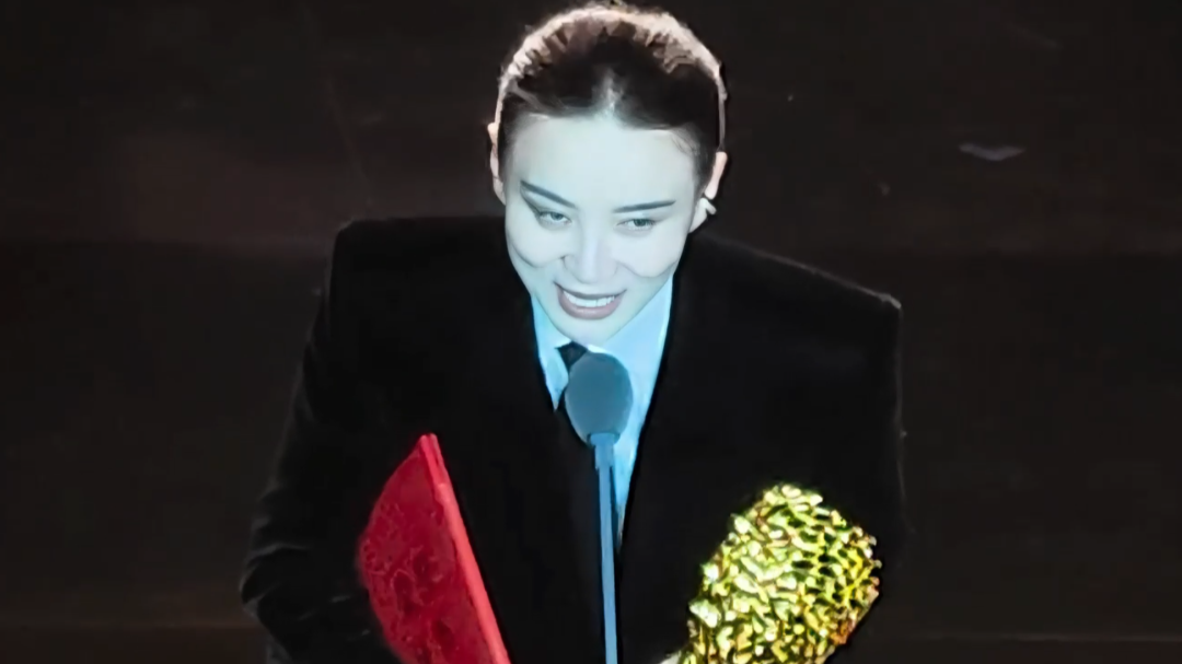 宋佳:“文艺是铸造灵魂的工程,文艺工作者是灵魂的工程师”。 宋佳:“文艺是铸造灵魂的工程,文艺工作者是灵魂的工程师”。
