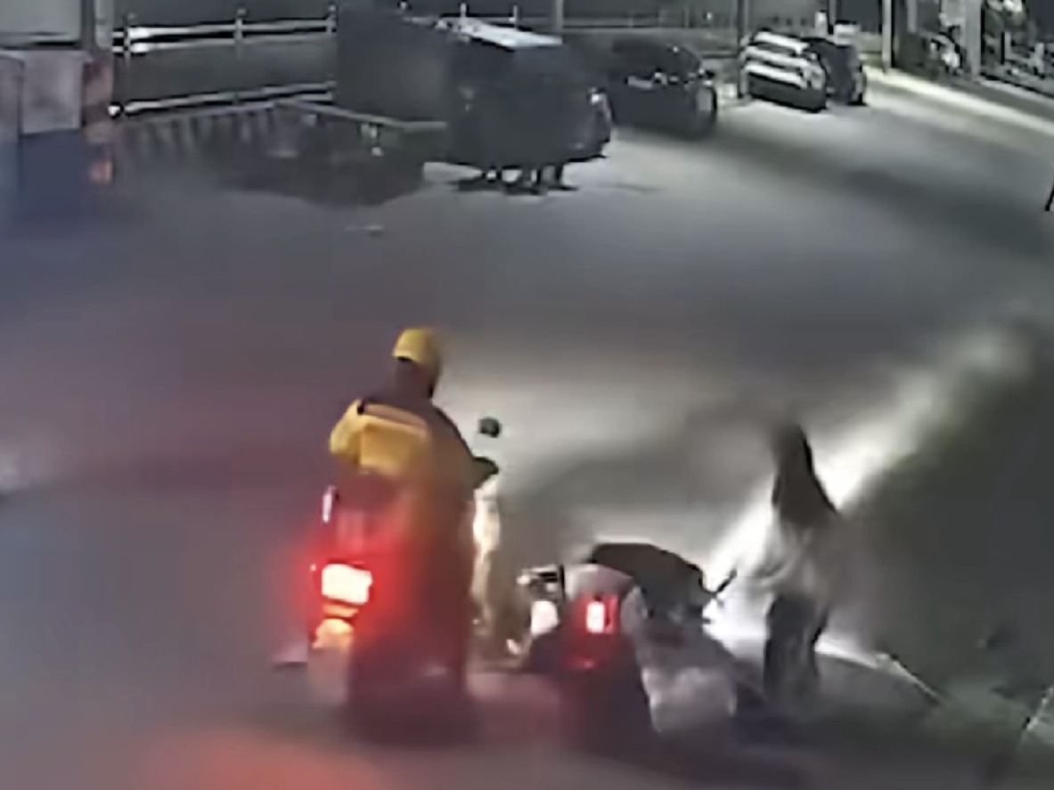 恶犬追咬骑车女生致伤 官方：犬主人被拘留