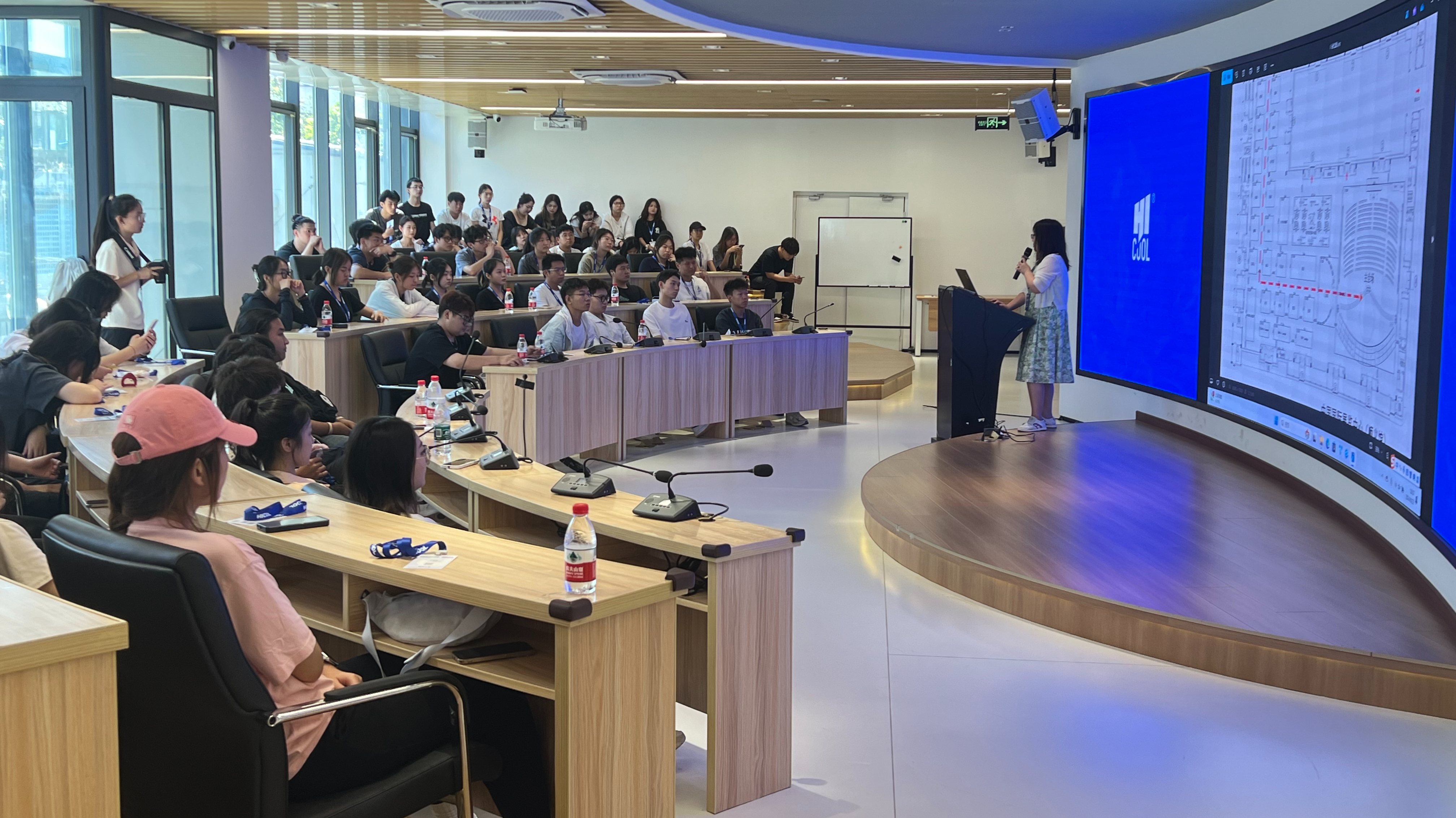 百名青年志愿者服务峰会 百名青年志愿者服务峰会