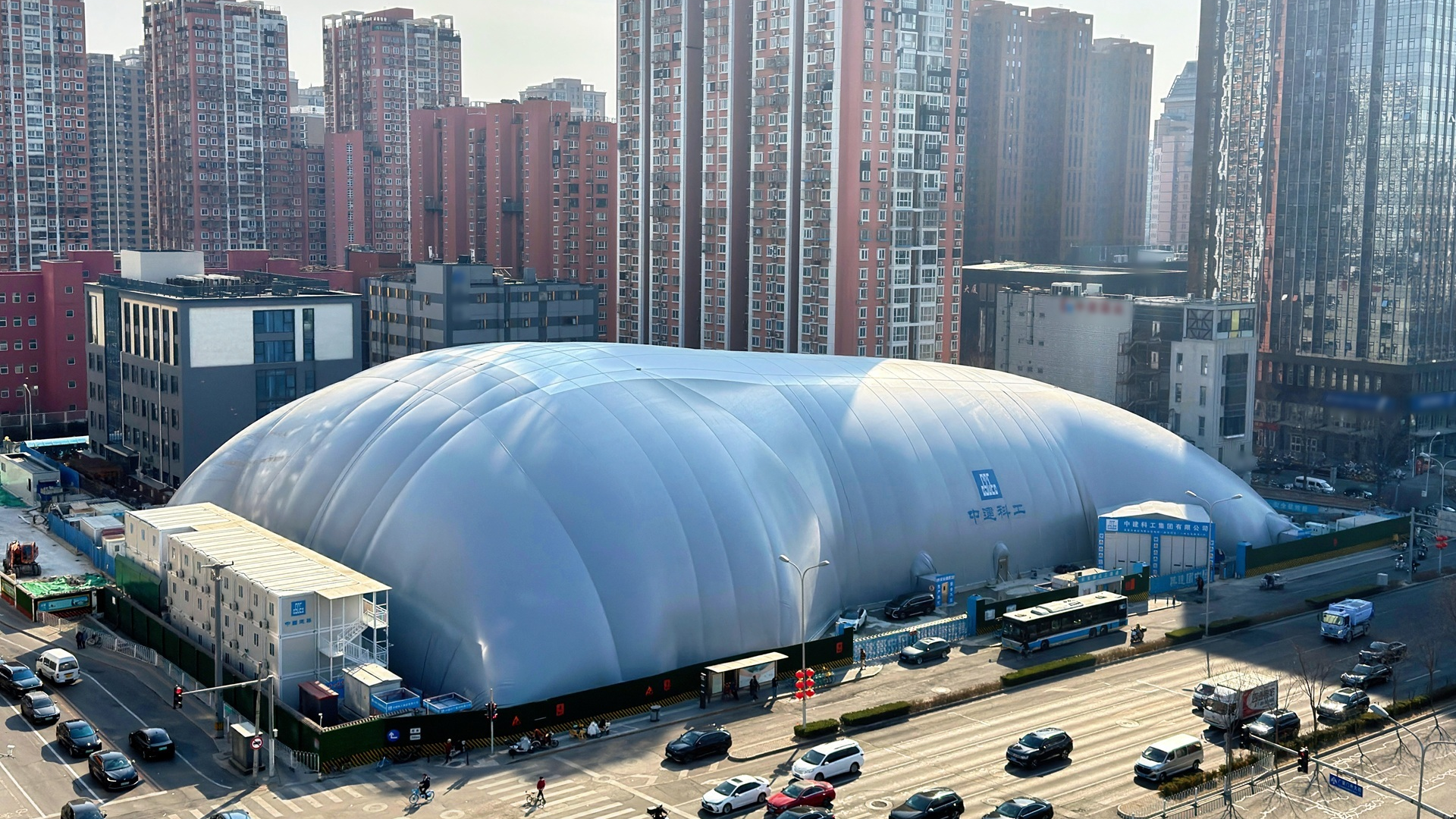 大型异形索网基坑气膜打造“不扰民的建设方案”