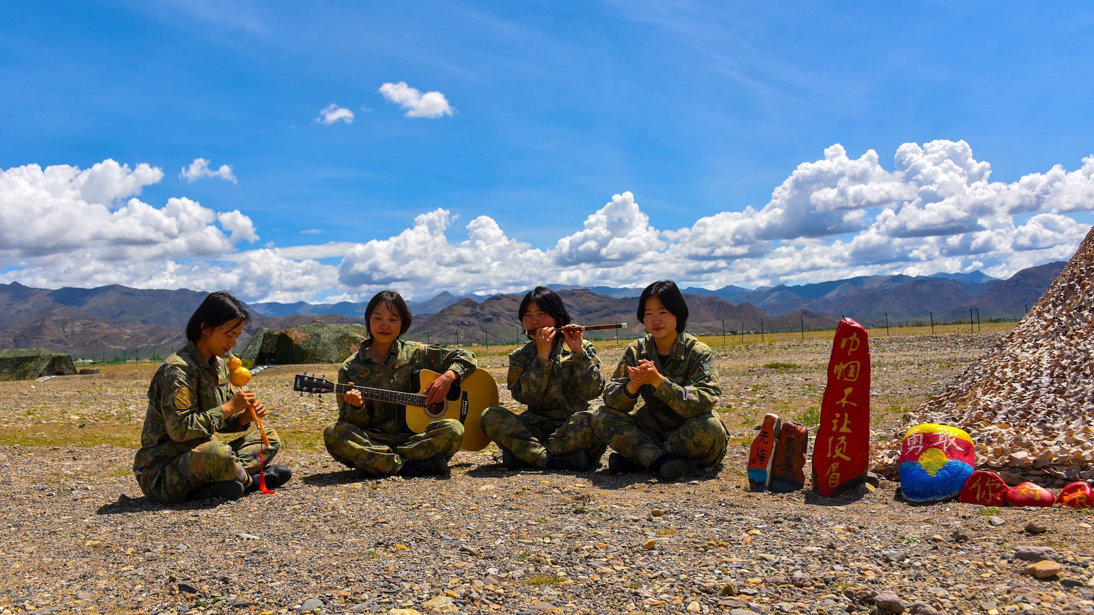 野外驻训场吹来战地文化风! 野外驻训场吹来战地文化风!