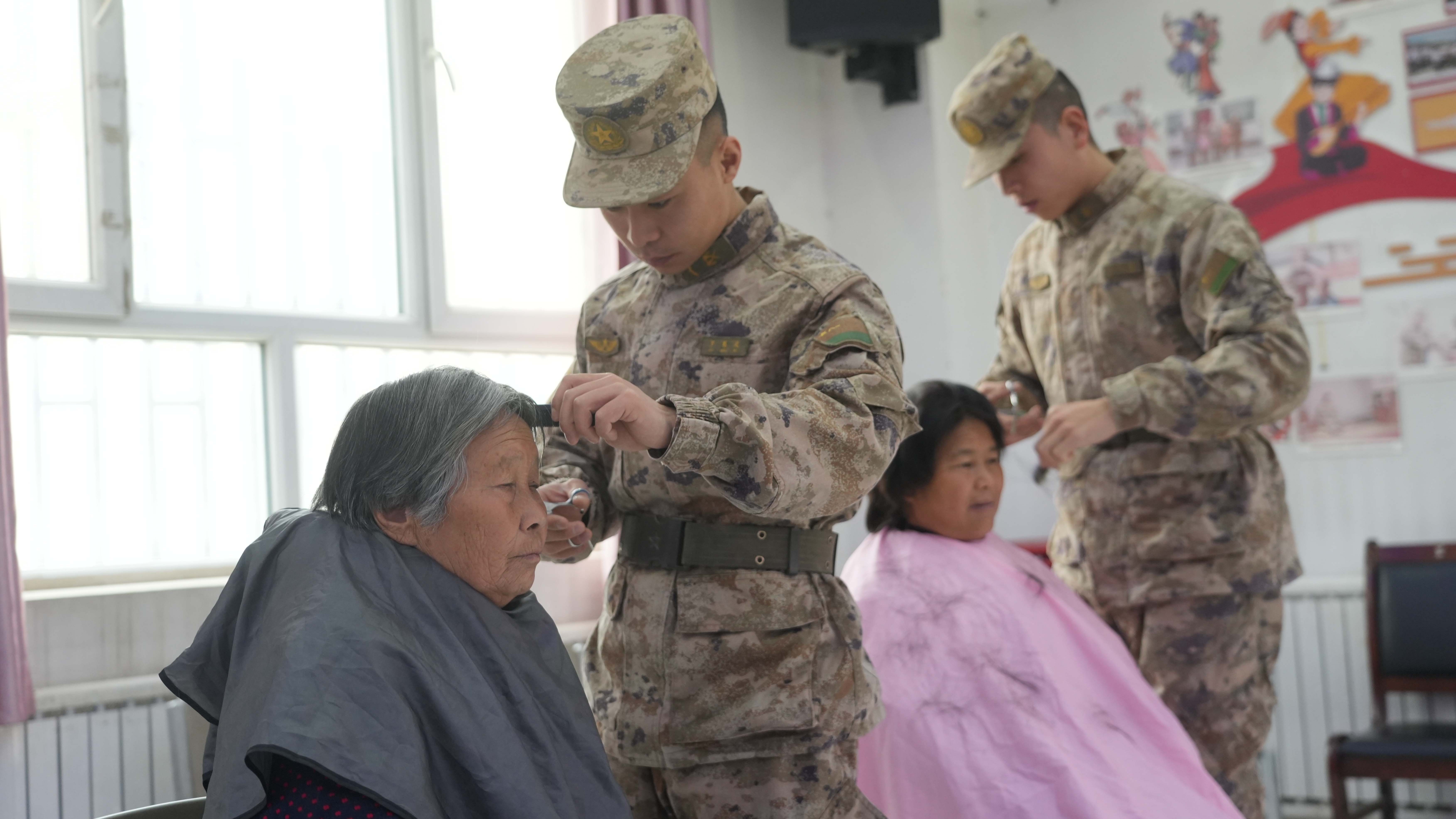 雷锋月！让“双拥之花”绽放在天山南麓