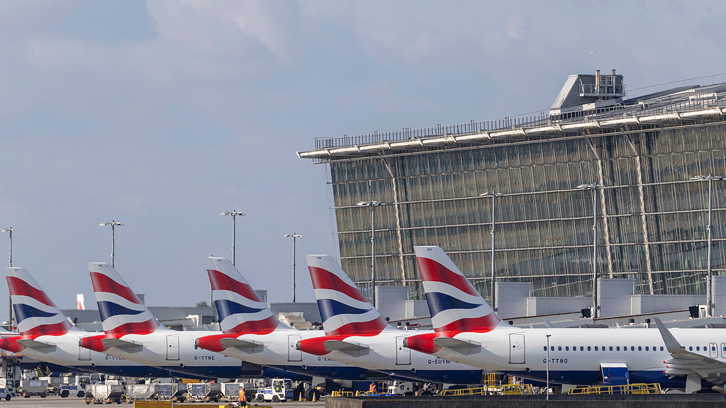 空中交通管制出现技术故障 英国航班大面积延误