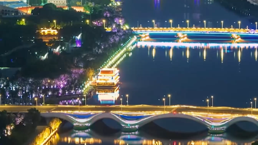 埃及小伙打卡在北京沉浸式夜游《运上行》